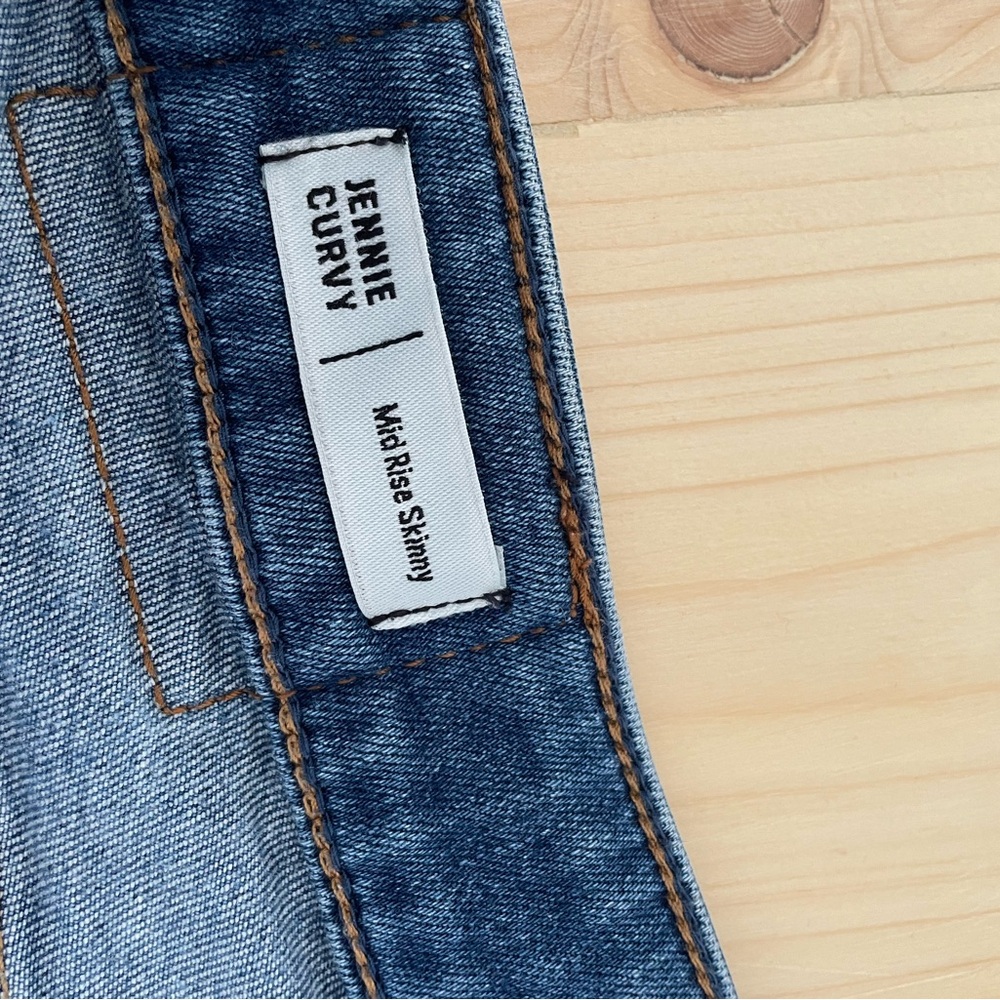 True Religion Women's Skinny Jeans in Medium Blue Wash - Picture 4 of 7